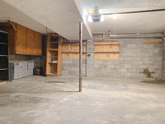 Building Photo - Millard 3 bed 2 bath $1900