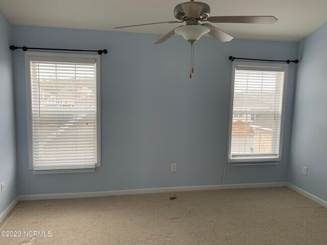 Building Photo - 3 Bed 3.5 Bath Townehome