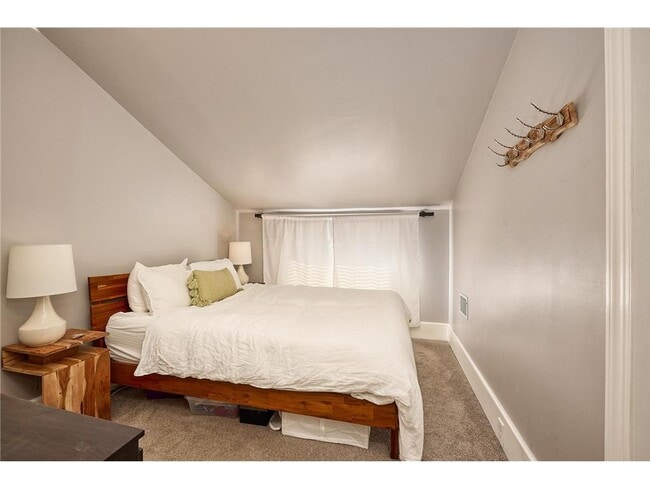 Building Photo - 4520 Bryant Ave S