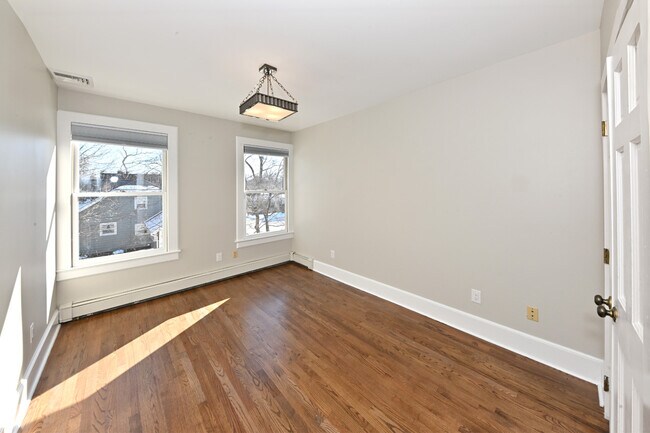 Building Photo - 62 Elm St