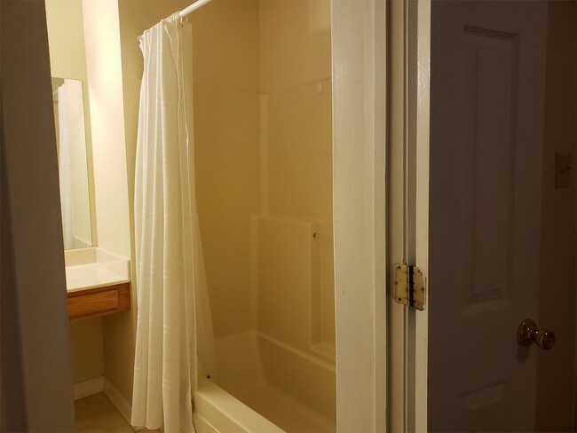 Building Photo - 7805 Shadowland Dr