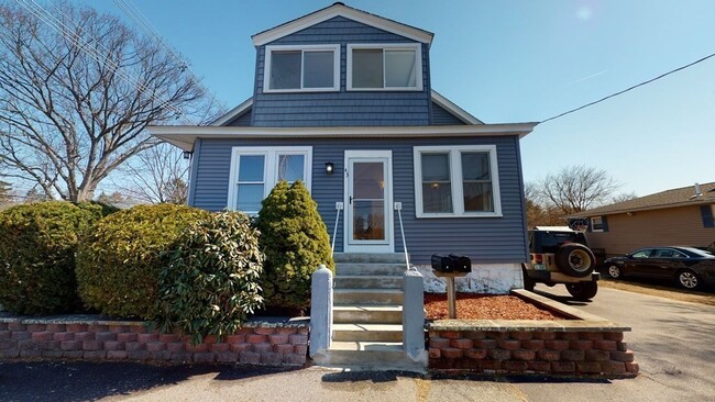 Primary Photo - 43 Edgewater Ave