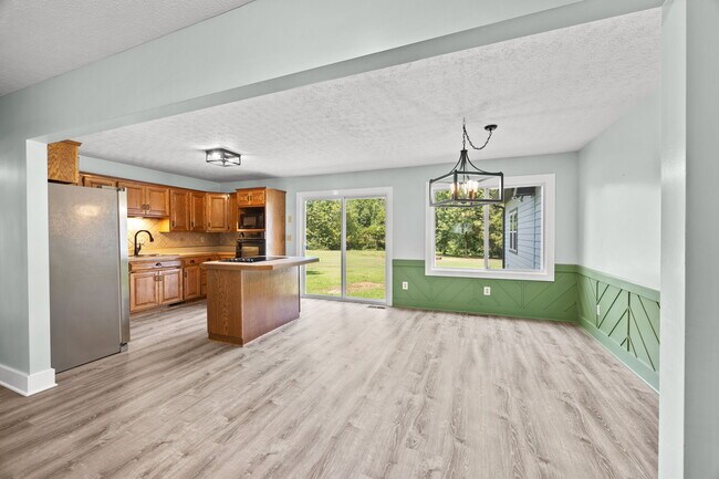 Building Photo - 10188 Russellville Rd