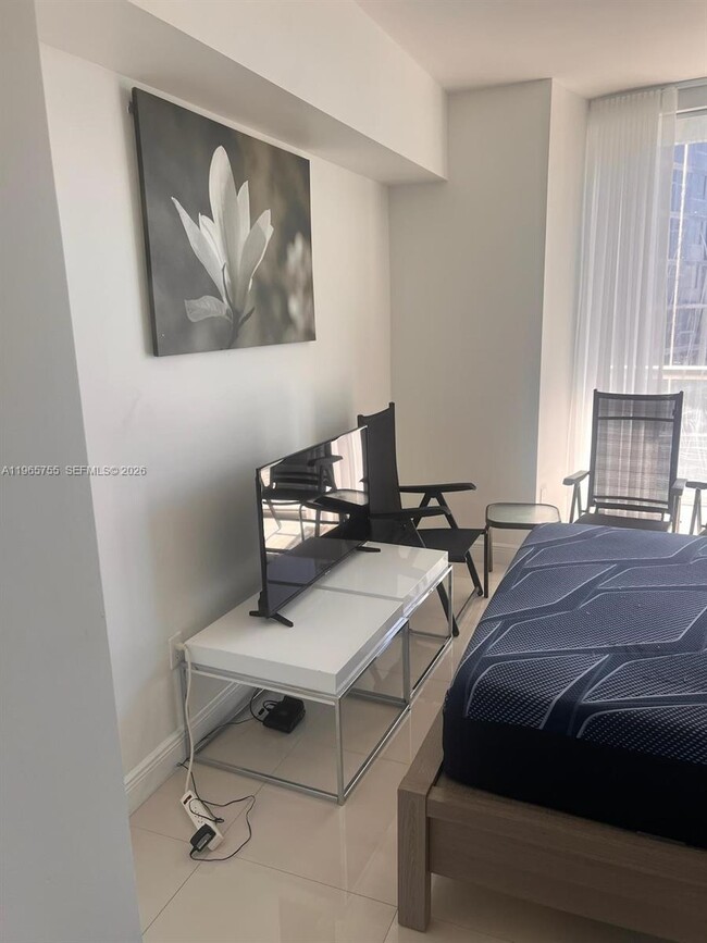 Building Photo - 475 Brickell Ave