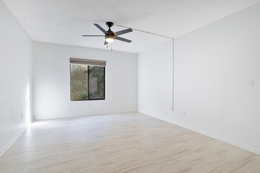 Building Photo - 9610 Green Cypress Ln
