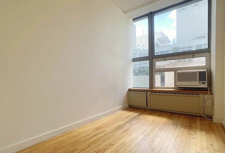 Building Photo - 102 Fulton St