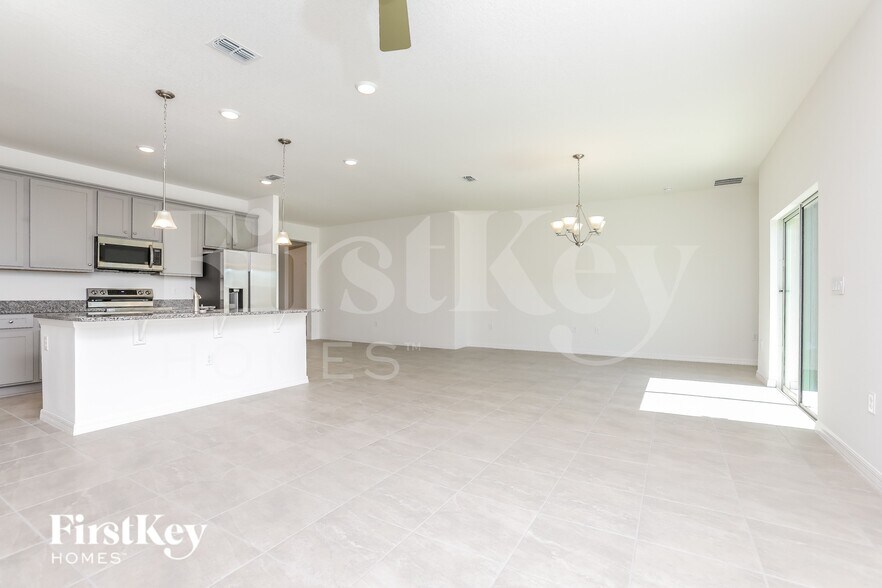 Building Photo - 1169 Spokane Pt