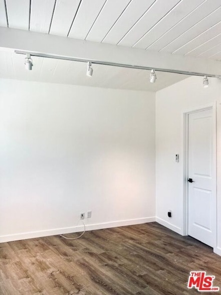 Building Photo - 421 E Chevy Chase Dr