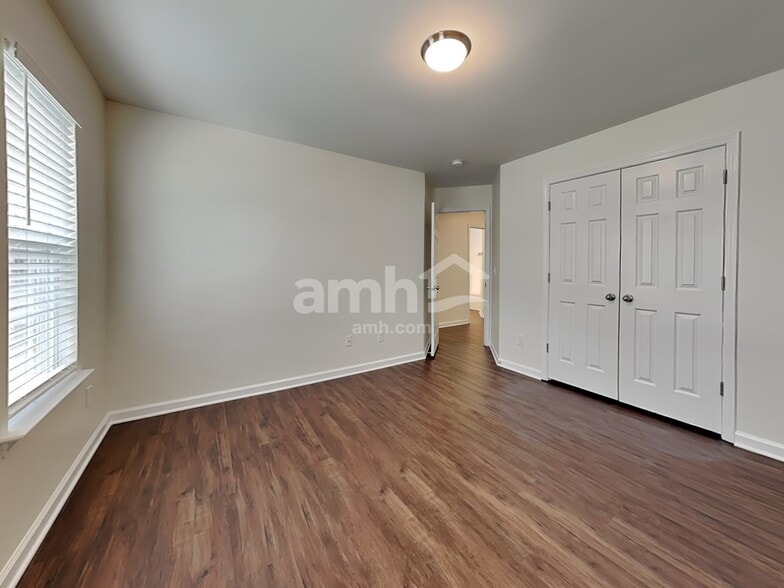 Building Photo - 4205 Lindsey Ln