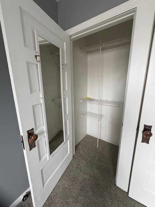 Building Photo - 25 St David St