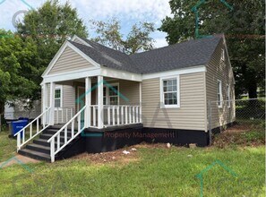 Building Photo - 3 Bedroom 2 Bathroom