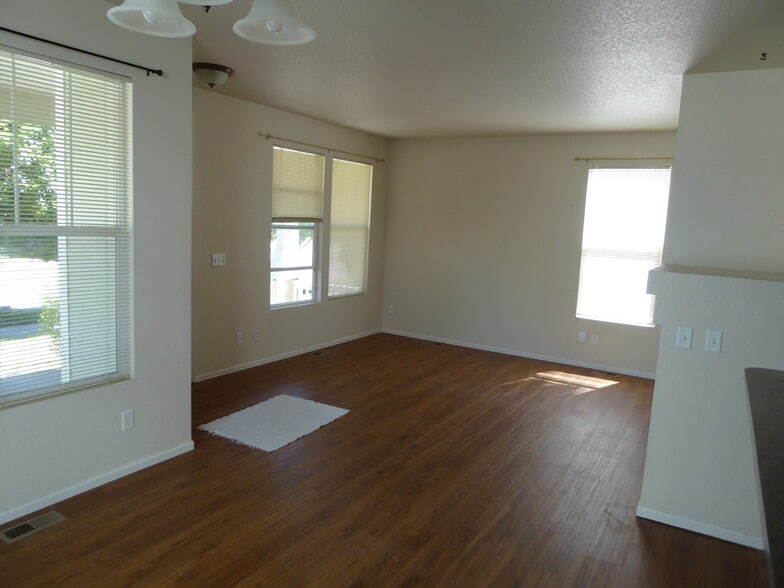 Building Photo - 2227 Brightwater Dr