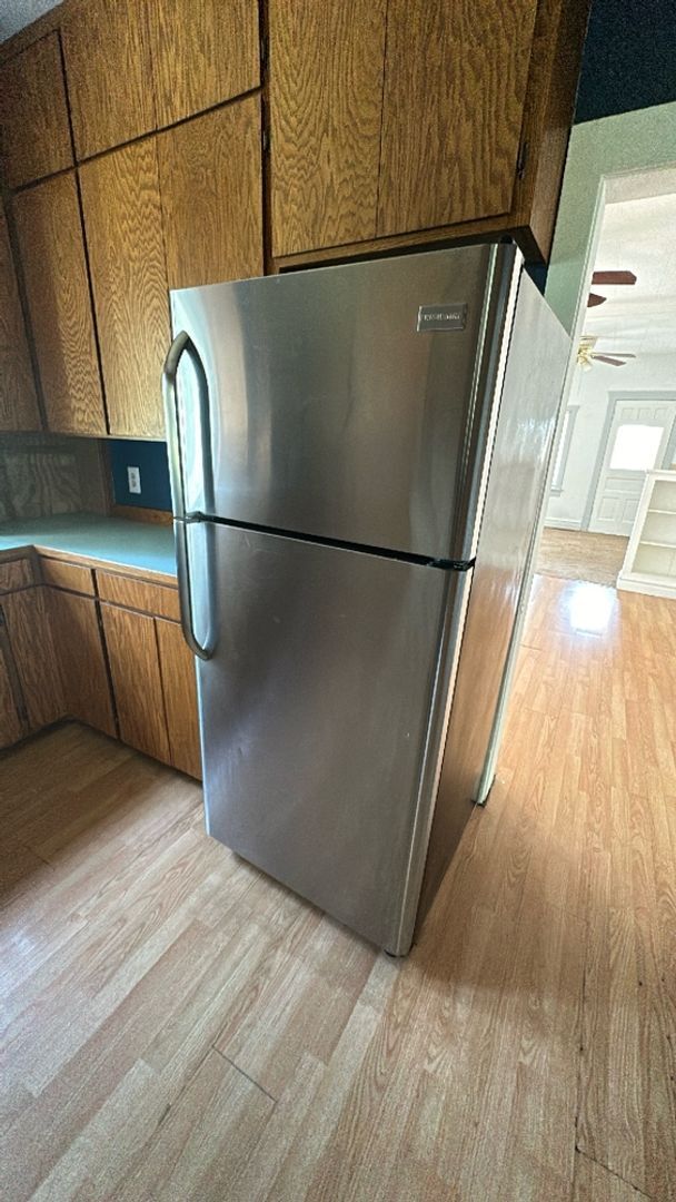 Building Photo - 3 Bedroom, 1 Bath home in Little Falls, MN with 3 car detached (Insulated & Heated) garage