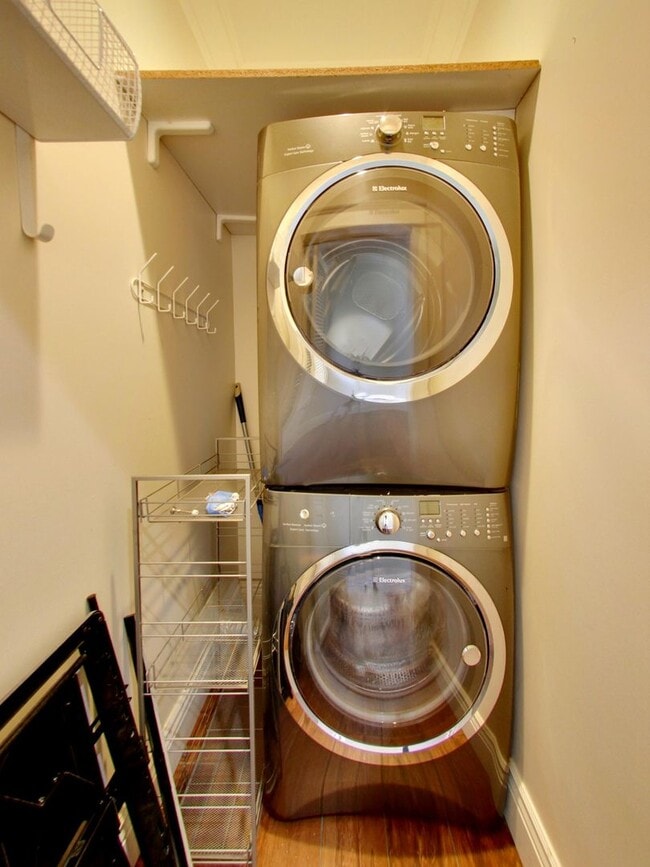 Building Photo - 2045 Hyde St