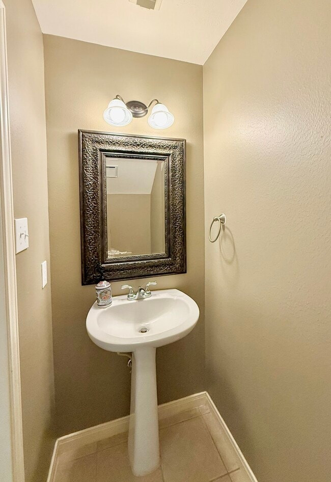 Building Photo - 22435 Cascade Springs Dr