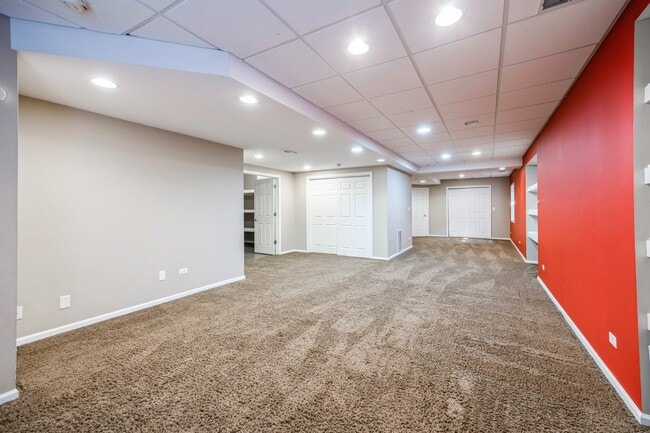 Building Photo - 9482 Inverness Dr