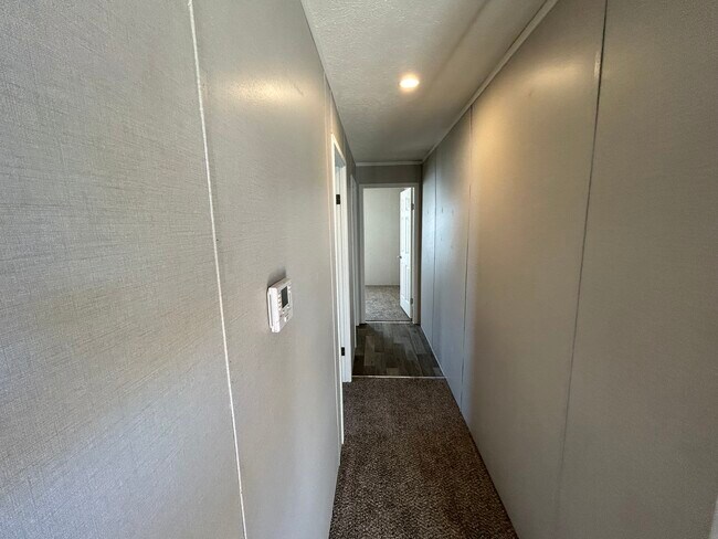 Building Photo - 648 Oregon St