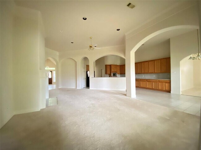 Building Photo - 10122 Meridian Lakes Dr