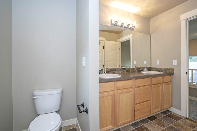 Building Photo - 1749 Skyline Ridge Ln SW