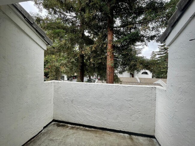 Building Photo - 1055 N Capitol Ave