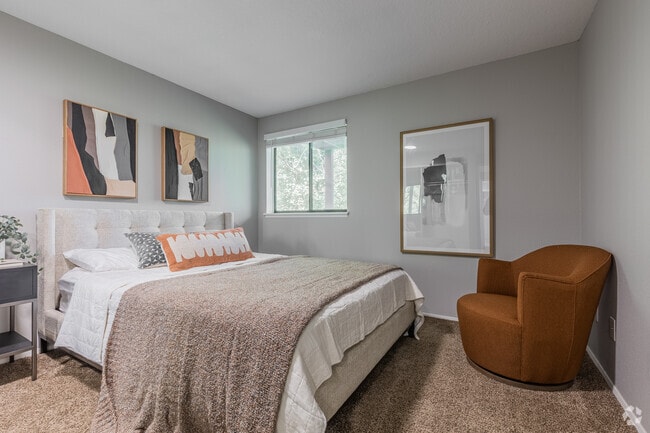 2BR, 1BA - 991SF - Primary Bedroom - Veri on Cascade