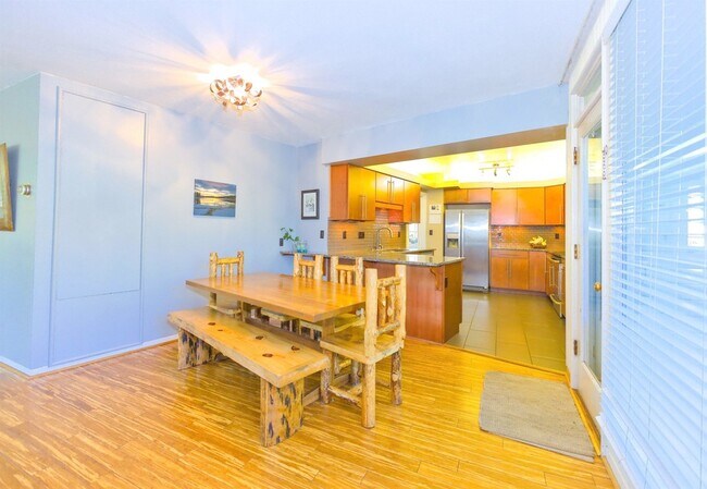 Building Photo - 1027 W 29th Ave