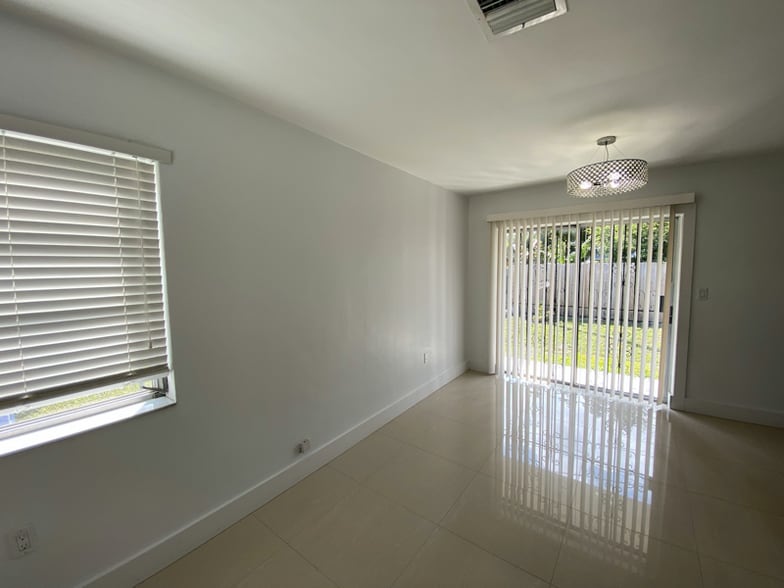 Building Photo - 1362 SW 67th Ave