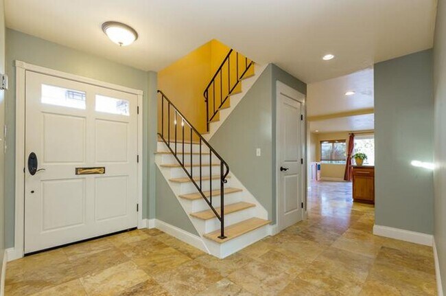 Building Photo - Upgraded 4 Bedroom, 2.5 Bath Single Family Home in University City