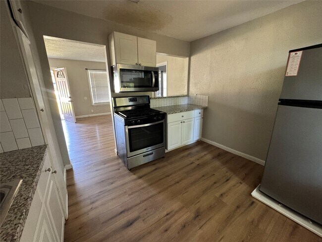 Building Photo - 7339 Eisenhower Rd