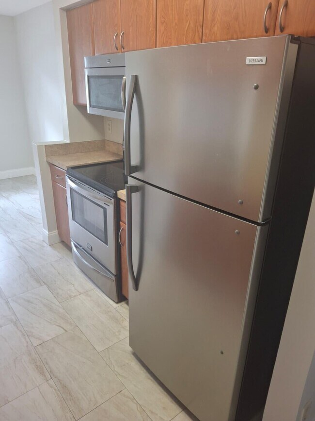 Building Photo - 9833 Westview Dr