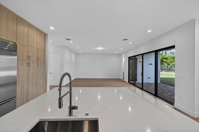 Building Photo - 9361 Sunflower Mdw Rd