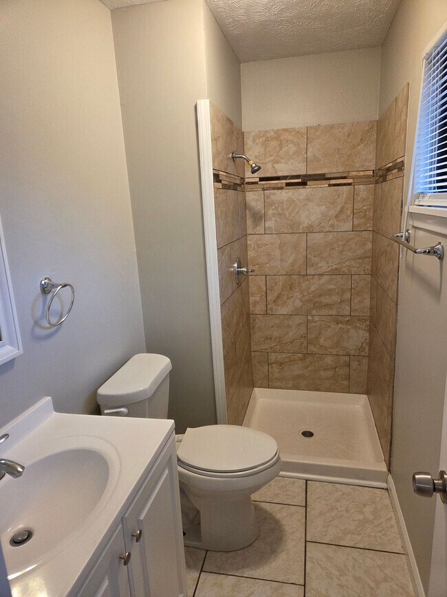 Building Photo - Millard 4 bed 2.5 bath, 2 car garage, fenced backyard, spacious house