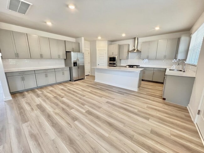 Building Photo - 874 Nightingale Ave