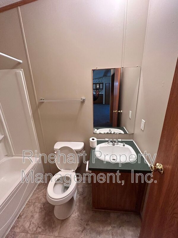 Building Photo - 5035 Park Creek Dr