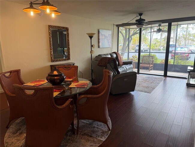 Building Photo - 618 Bird Bay Dr S