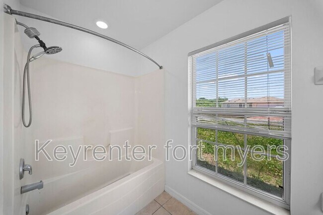 Building Photo - 3213 17th St SW