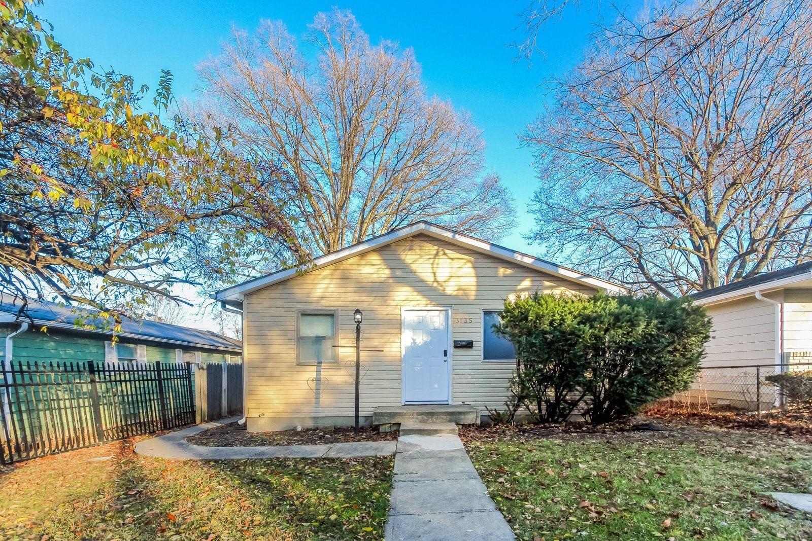 Building Photo - 3135 Forest Manor Ave