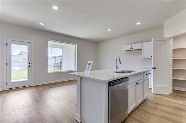 Building Photo - Beautiful Three Bedroom, Two Bathroom