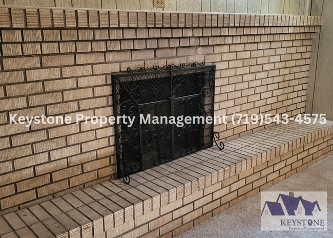 Building Photo - Pet Friendly! Sunset Park Rancher 3 Bedroo...