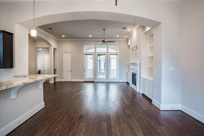 Building Photo - 5648 Larkin St