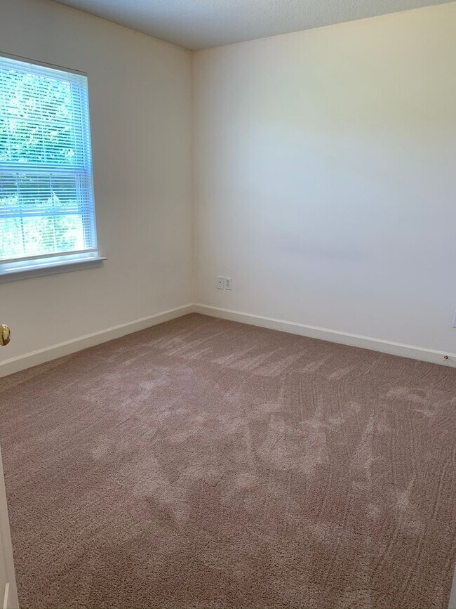 Building Photo - 123 Clusters Cir