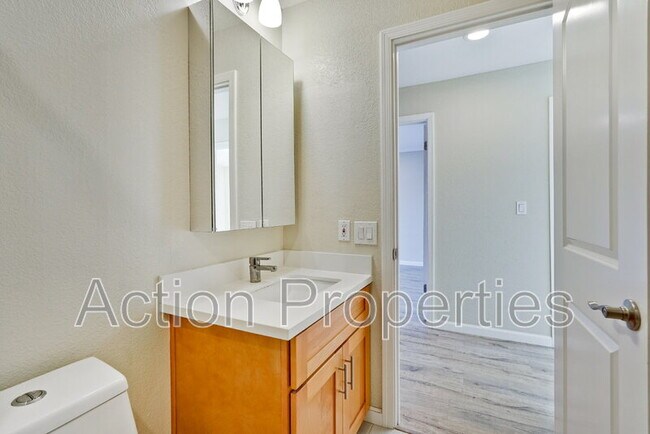 Building Photo - 135 Brenton Ct