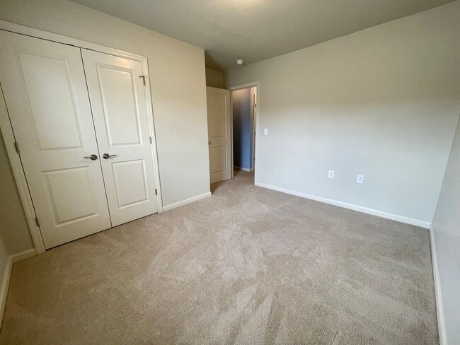 Building Photo - 404 Sullivan Loop Rd