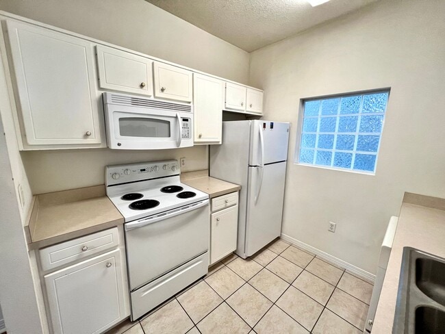 Building Photo - First floor unit!