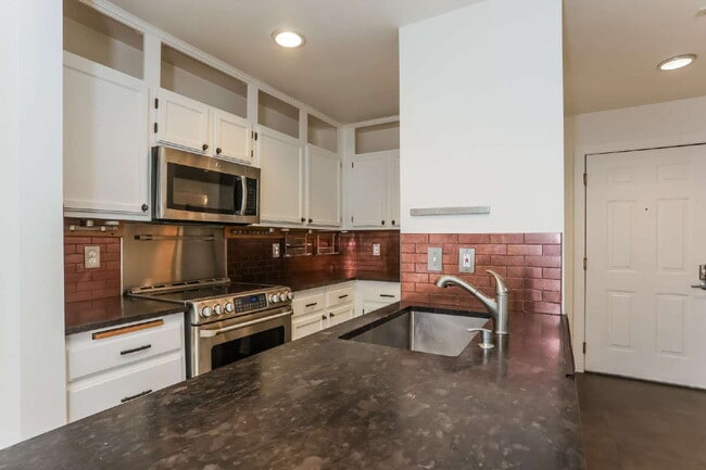 Building Photo - Belltown Condo with Utilities, Parking & Amenities Included