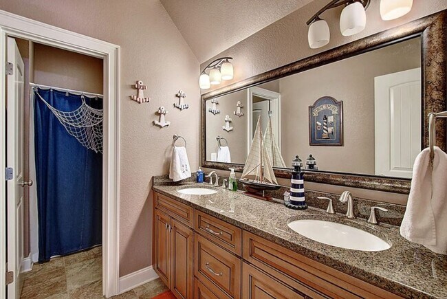 Building Photo - GORGEOUS LAKE HOUSE! 3 Bedrooms/3.5 Baths on Boone Lake, Private Dock, Fireplace & More! $3,900 m...