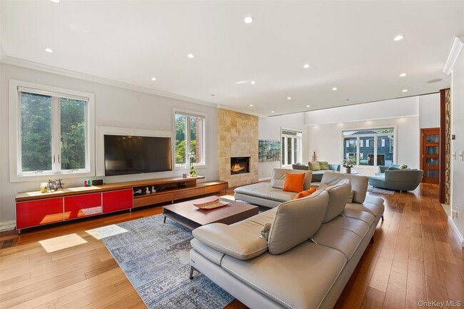 Building Photo - 2 Hudson St