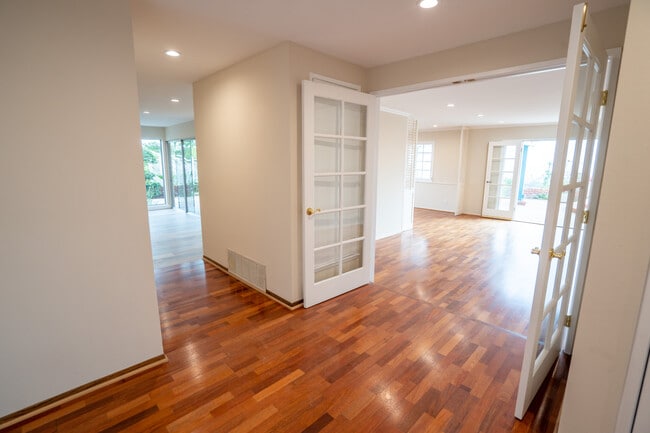 Building Photo - 920 Stewarton Way