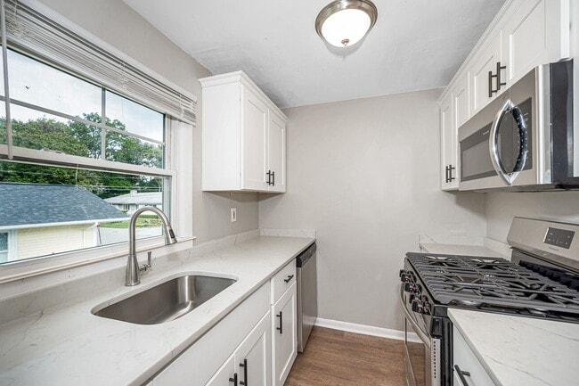 Kitchen - 79 Fairfield St