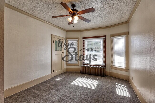 Building Photo - 625 Lewis St